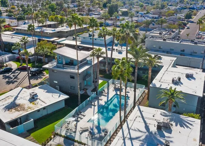 Walkable Ots, Heated Poolside Mid Century Apartment Scottsdale