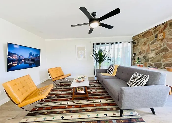 Walkable Ots, Heated Poolside Mid Century